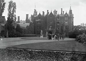 Visitors Collection: Taplow Court, Taken on visit of American officers near Berkshire 1919
