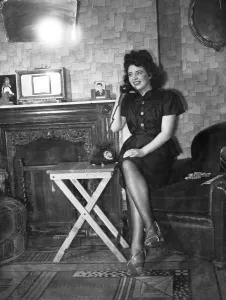 Tonight the story newly is Davies of London will marry her fiance ex--American army Tonight the story newly is Davies of London will marry her fiance ex--American army