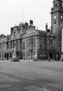 The Town Hall with a Queen Victoria statue in front, Leamington Spa, Warwickshire The Town Hall with a Queen Victoria statue in front, Leamington Spa, Warwickshire