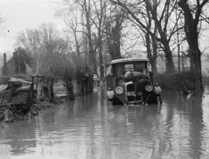 The village of Horton Kirby, Kent, where the river Darent has flooded. A stranded The village of Horton Kirby, Kent, where the river Darent has flooded. A stranded