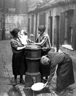 Slums Collection: Water Pump, Twine Court, Limehouse, East End of London 1933