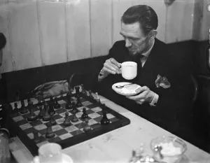 Womens champion runs city cafe devoted chess Womens champion runs city cafe devoted chess