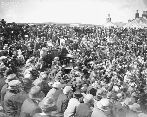 Gwennap Pit, Cornwall. Whit Monday 1925 Gwennap Pit, Cornwall. Whit Monday 1925