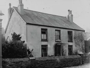 Shirley Cottage Print: Early 1900s Front View