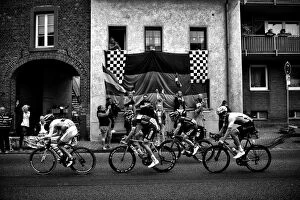 Cycling Gallery: Cycling-Fra-Ger-Bel-Tdf2017-Fans-Breakaway-Black and White
