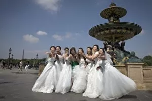 Images Dated 31st May 2014: France-Paris-Brides-Weddings-Love