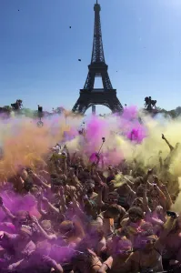 Sport/offbeat colour run fun/france race paris lifestyle running Sport/offbeat colour run fun/france race paris lifestyle running