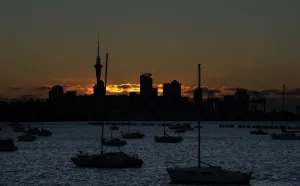 <b class=qtipBold><figcaption>New Zealand-Auckland-Sunset</figcaption></b><br>The view from Okahu Bay as the sun sets over the city of Auckland in New Zealand.. AFP PHOTO/PAUL ELLIS / AFP PHOTO / PAUL ELLIS<br><em>© Copyright Agence France-Presse (AFP) - All Rights Reserved</em> New Zealand-Auckland-Sunset