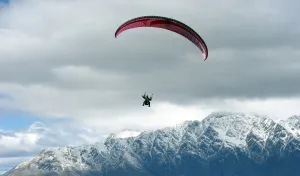 <b class=qtipBold><figcaption>New Zealand-Feature-Queenstown</figcaption></b><br>A paraglider flies above Ben Lomond mountain in Queenstown, New Zealand. AFP PHOTO PAUL ELLIS / AFP PHOTO / PAUL ELLIS<br><em>© Copyright Agence France-Presse (AFP) - All Rights Reserved</em> New Zealand-Feature-Queenstown