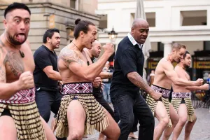 <b class=qtipBold><figcaption>New Zealand-Rugby-Lomu-Haka</figcaption></b><br>Former New Zealand rugby union player Jonah Lomu and members of the Ngati Ranana London Maori Club take part in a haka during a photocall in central London on September 16, 2015. AFP PHOTO / LEON NEAL / AFP PHOTO / LEON NEAL<br><em>© Copyright Agence France-Presse (AFP) - All Rights Reserved</em> New Zealand-Rugby-Lomu-Haka