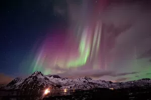 Aurora Borealis Collection: Norway-Extrem-Surfing-Arctic-Aurora Borealis