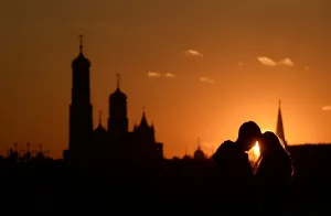 Russia-Sunset-Couple-Love-Silhouette Russia-Sunset-Couple-Love-Silhouette