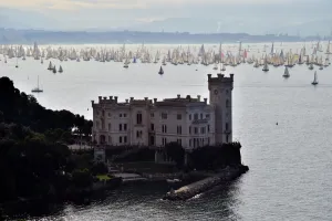 Offbeat Quirky Images Gallery: Sailing-Italy-Barcolana