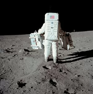 Space-Moon-Apollo Xi-Aldrin-First Step