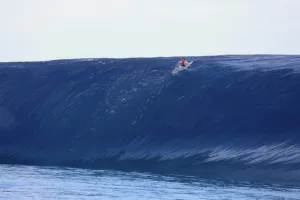 Images Dated 25th August 2014: Tahiti - Surfing