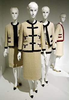 Images Dated 2nd May 2005: Us-Fashion-Chanel-Suits