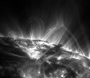 Images Dated 5th February 2001: Us-Sun-Coronal Loops