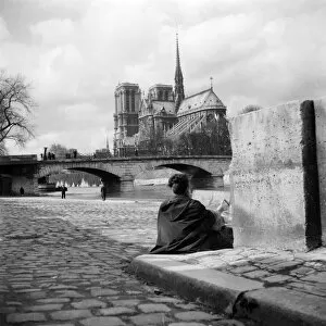 Games And Recreation Gallery: woman paints Notre-Dame Cathedral on the banks of the Seine