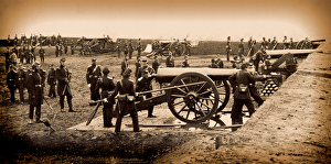 1st Connecticut Heavy Artillery manning guns in Fort Richardson, late 1861 (b/w photo) 1st Connecticut Heavy Artillery manning guns in Fort Richardson, late 1861 (b/w photo)