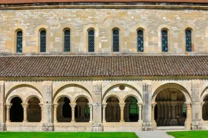Abbey of Fontenay. The cloister and entrance of the chapter house (photography) Abbey of Fontenay. The cloister and entrance of the chapter house (photography)