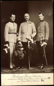 Ak Archduke Franz Salvator with the sons Franz and Hubert, uniform (b/w photo) Ak Archduke Franz Salvator with the sons Franz and Hubert, uniform (b/w photo)