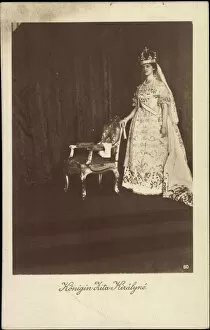 Images Dated 4th August 2012: Ak Queen Zita Kiralyne of Hungary with fur (b / w photo)