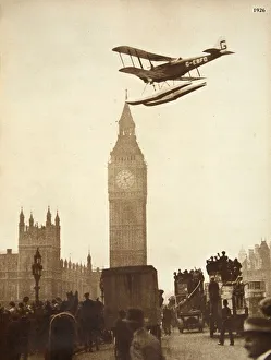Alan Cobham coming in to land on the Thames at Westminster, London, 1926 (b/w photo) Alan Cobham coming in to land on the Thames at Westminster, London, 1926 (b/w photo)
