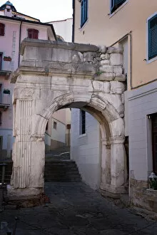 Arch of Richard, Trieste, 1st century BC (photo)