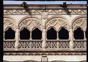 Detail of the arches of the loggia, 1488-96 (photo) Detail of the arches of the loggia, 1488-96 (photo)