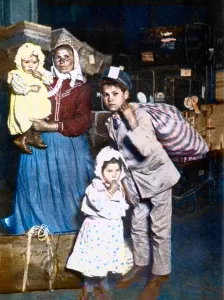 Arrival of a family of Italian immigrants to Ellis Island (New York Arrival of a family of Italian immigrants to Ellis Island (New York