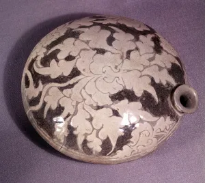Art coreen: porcelain wine bottle (or bottle). Koryo period, 14th century Art coreen: porcelain wine bottle (or bottle). Koryo period, 14th century