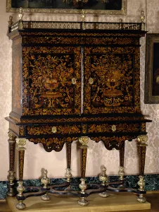 Art France: Cabinet in wood marquetry. French manufacture of the second half of the 17th Art France: Cabinet in wood marquetry. French manufacture of the second half of the 17th