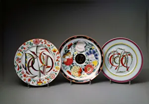 Assiettes decorees des emblemes de la federation russe : lettres CCCP et la faucille et le marteau Assiettes decorees des emblemes de la federation russe : lettres CCCP et la faucille et le marteau