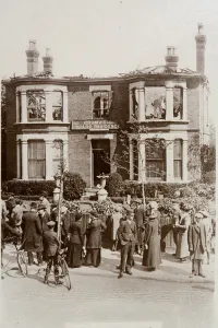 Boarding house on Cromwell Road damaged in a Zeppelin raid on Southend, Essex Boarding house on Cromwell Road damaged in a Zeppelin raid on Southend, Essex
