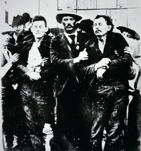 Bob and Grat Dalton with law officers, 1892 (b/w photo) Bob and Grat Dalton with law officers, 1892 (b/w photo)