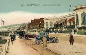 Boulevard de la Mer, Deauville (colour photo) Boulevard de la Mer, Deauville (colour photo)