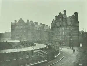 Boundary Estate: Arnold Circus, 1907 (b/w photo) Boundary Estate: Arnold Circus, 1907 (b/w photo)