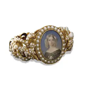 Bracelet containing a miniature of Marie, Duchesse of Aumale (gold Bracelet containing a miniature of Marie, Duchesse of Aumale (gold