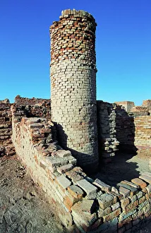 Brick tower, archaeological excavations of Mohenjo-Daro (UNESCO World Heritage List Brick tower, archaeological excavations of Mohenjo-Daro (UNESCO World Heritage List