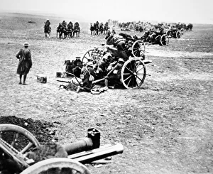 1914 1918 Gallery: British 18-pounder field guns in action on the Western Front, 1914-18 (b / w photo)