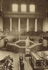 Central hall of Euston Station with train models and statue of Robert Stephenson Central hall of Euston Station with train models and statue of Robert Stephenson