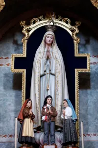Church of Mercy. Our Lady of Fatima with Lucia dos Santos and her cousins Francisco Church of Mercy. Our Lady of Fatima with Lucia dos Santos and her cousins Francisco