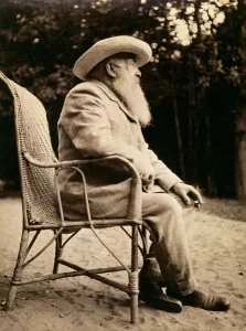 Claude Monet (1840-1926) in the garden of Giverny, 1915 (1840-1926) (b/w photo) Claude Monet (1840-1926) in the garden of Giverny, 1915 (1840-1926) (b/w photo)