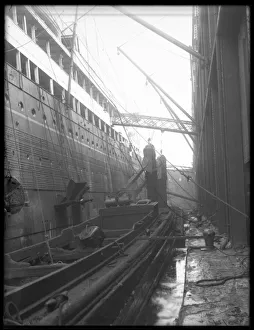Coaling steamship with portable bucket conveyors, 1912 (b/w photo) Coaling steamship with portable bucket conveyors, 1912 (b/w photo)