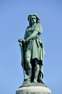 Colossal statue of Vercingetorix (72-46 BC), Gallic leader - Sculpture of Millet Aime Colossal statue of Vercingetorix (72-46 BC), Gallic leader - Sculpture of Millet Aime
