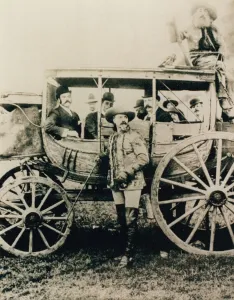 The Deadwood stagecoach in London - Buffalo Bill standing, John Nelson in the box (photo) The Deadwood stagecoach in London - Buffalo Bill standing, John Nelson in the box (photo)