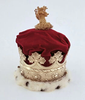 Images Dated 7th January 2008: The Duchess of Norfolks Coronet (silver gilt, velvet and ermine)