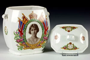 House Of Windsor Gallery: Earthenware, Coronation of George VI and Queen Elizabeth, 1937 (earthenware)