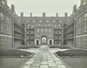 East Hill Estate: exterior of Newlyn House, courtyard and flats, London, 1928 (b/w photo) East Hill Estate: exterior of Newlyn House, courtyard and flats, London, 1928 (b/w photo)