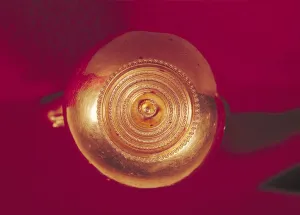 End ball of a diadem, from the Tomb of a Princess of Vix (gold) End ball of a diadem, from the Tomb of a Princess of Vix (gold)